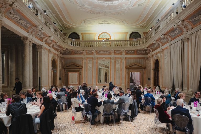 A Venezia la Collezione Peggy Guggenheim celebra Fontana e le sue sublimi ceramiche