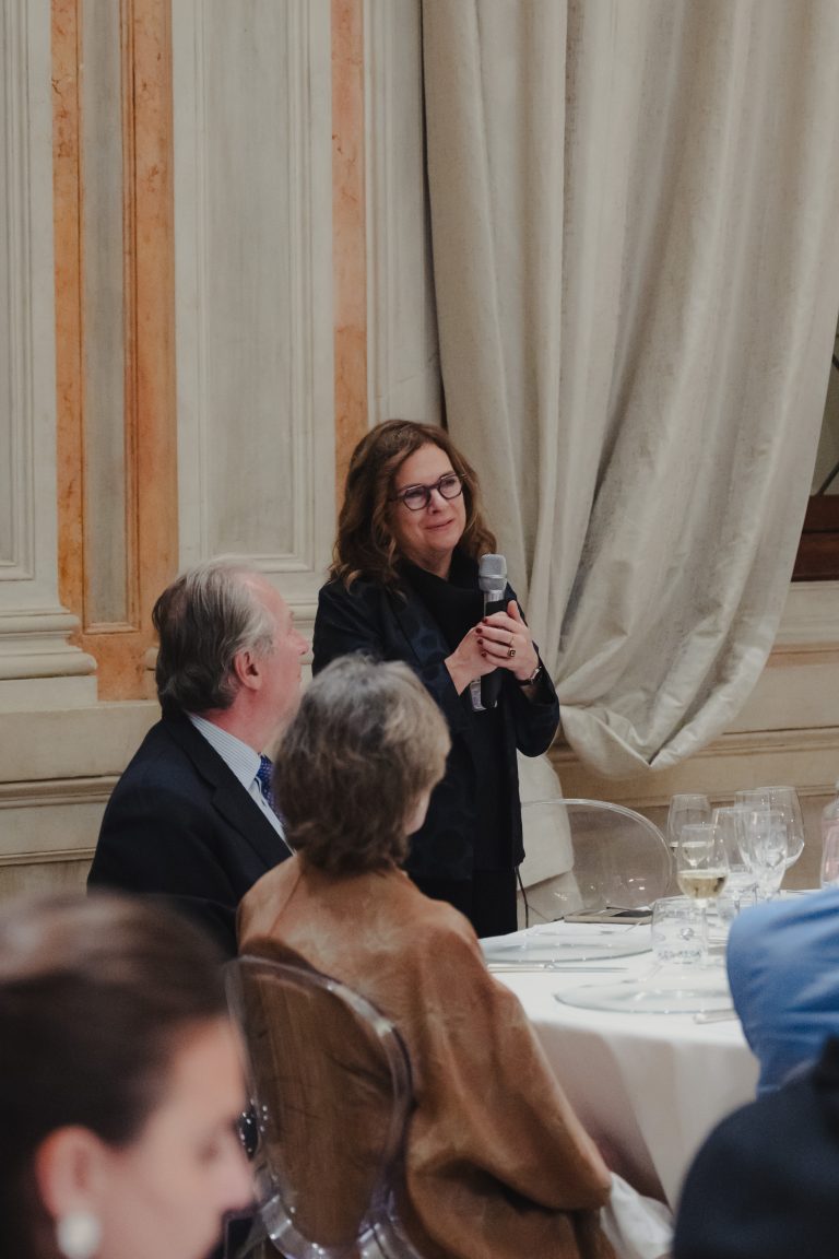 A Venezia la Collezione Peggy Guggenheim celebra Fontana e le sue sublimi ceramiche