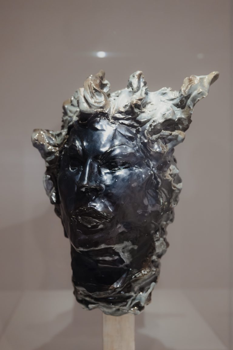 A Venezia la Collezione Peggy Guggenheim celebra Fontana e le sue sublimi ceramiche