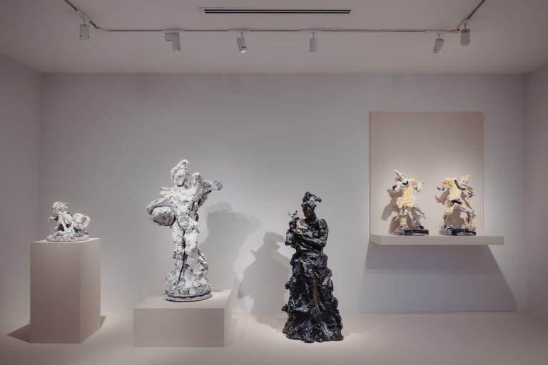 A Venezia la Collezione Peggy Guggenheim celebra Fontana e le sue sublimi ceramiche