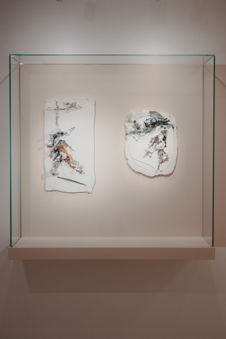 A Venezia la Collezione Peggy Guggenheim celebra Fontana e le sue sublimi ceramiche