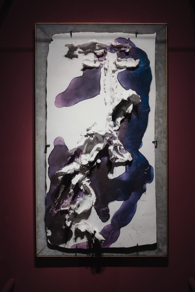 A Venezia la Collezione Peggy Guggenheim celebra Fontana e le sue sublimi ceramiche