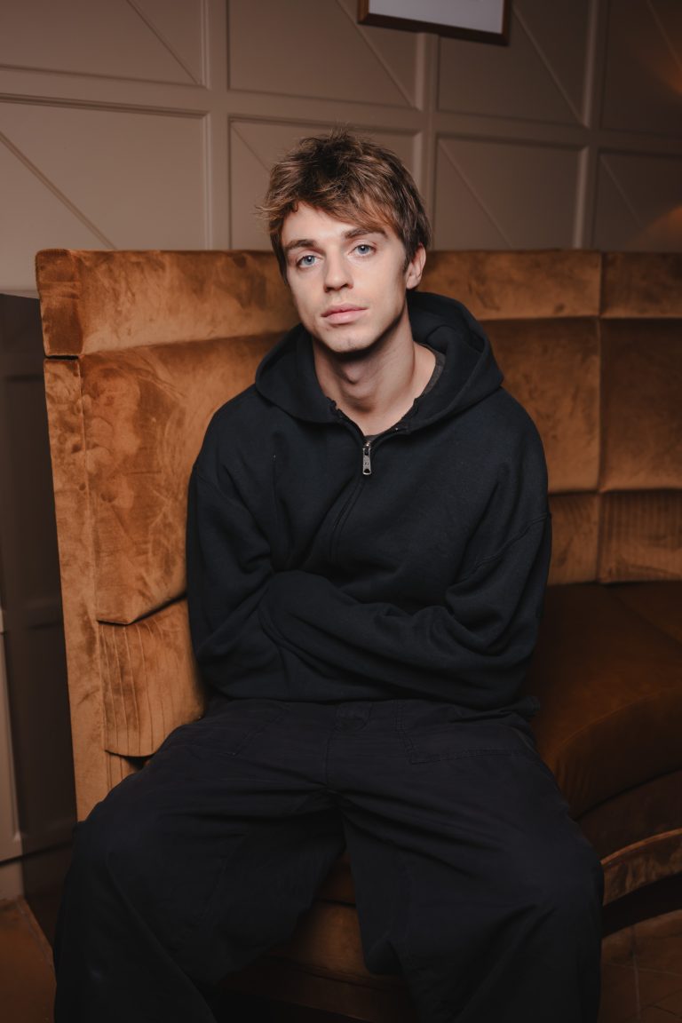  - Salomon fait ses premiers pas à Art Basel Paris avec Sensorial Terrains