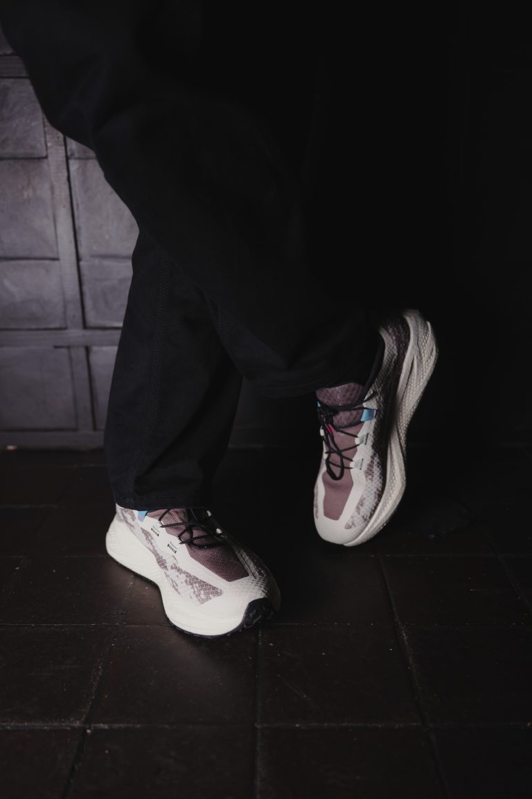 Salomon fait ses premiers pas à Art Basel Paris avec Sensorial Terrains