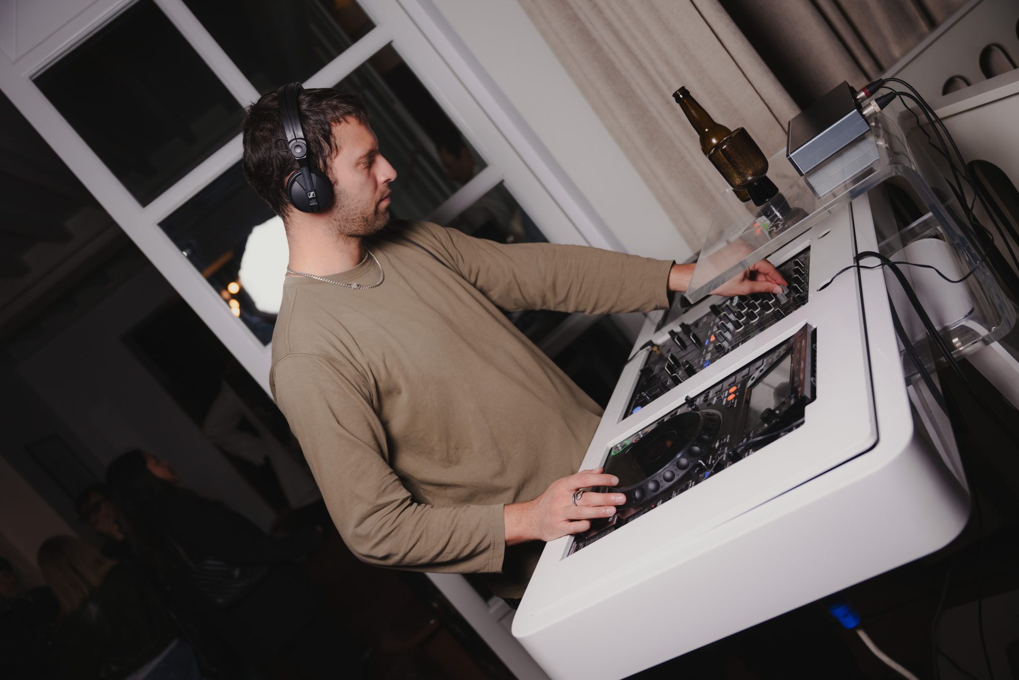  - Salomon fait ses premiers pas à Art Basel Paris avec Sensorial Terrains