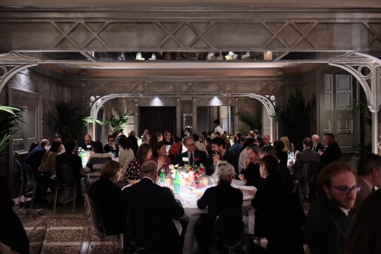 Fondazione Nicola Trussardi porta l’occulto a Milano: inaugura la mostra Fata Morgana