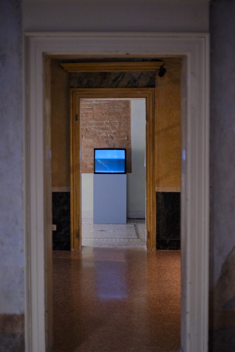 Fondazione Nicola Trussardi porta l’occulto a Milano: inaugura la mostra Fata Morgana