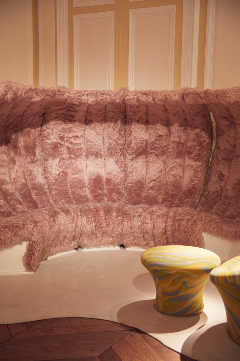 Downtown+ poursuit la désacralisation du trône avec une nouvelle exposition