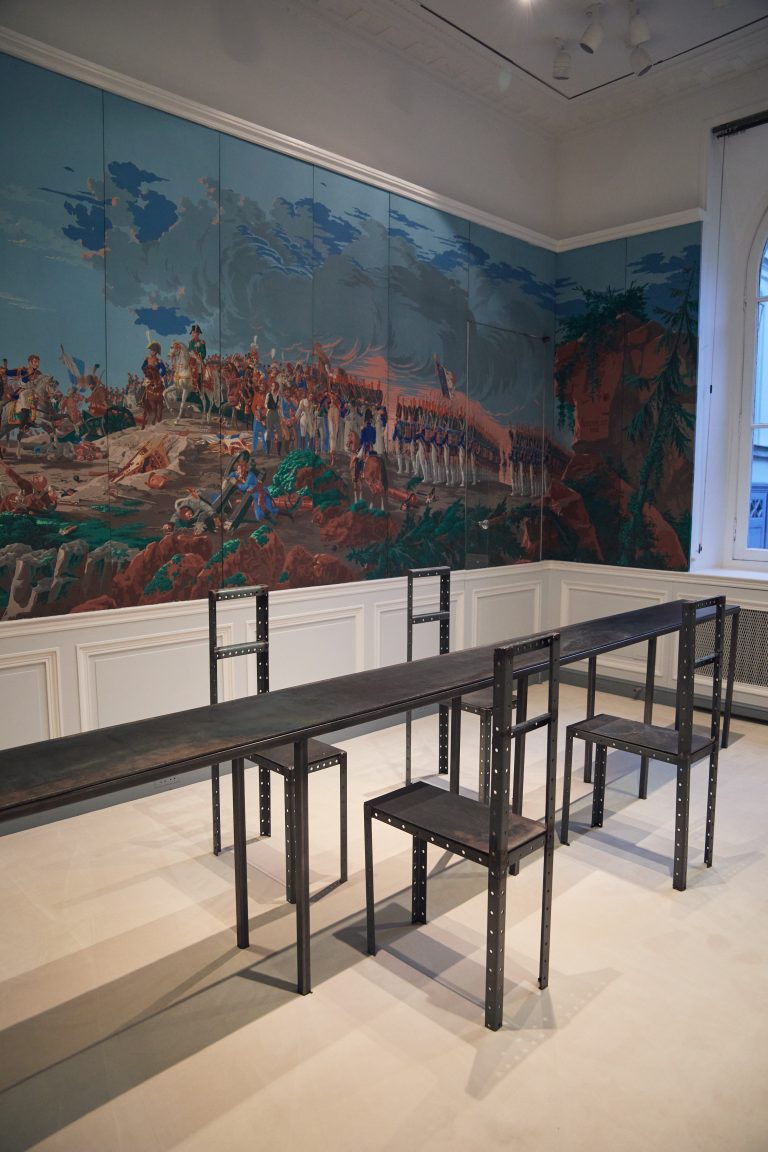 Downtown+ poursuit la désacralisation du trône avec une nouvelle exposition