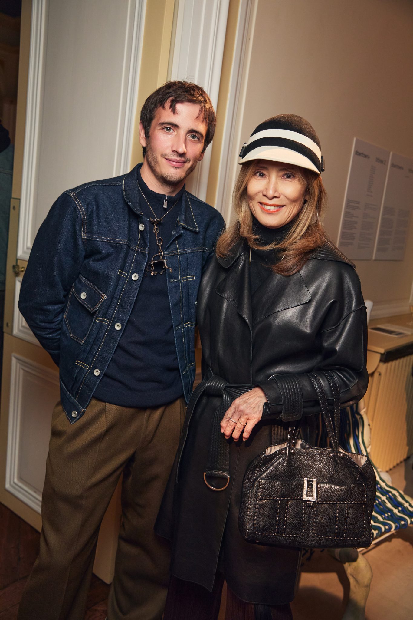  - Downtown+ poursuit la désacralisation du trône avec une nouvelle exposition