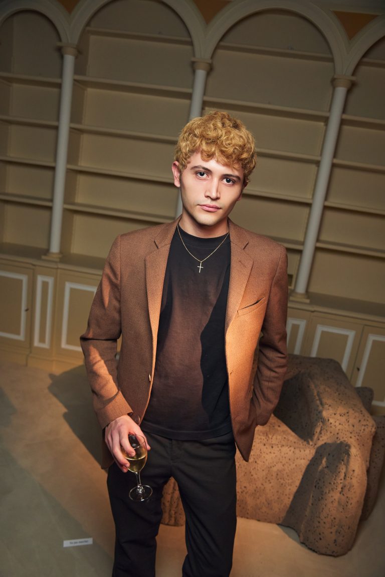  - Downtown+ poursuit la désacralisation du trône avec une nouvelle exposition