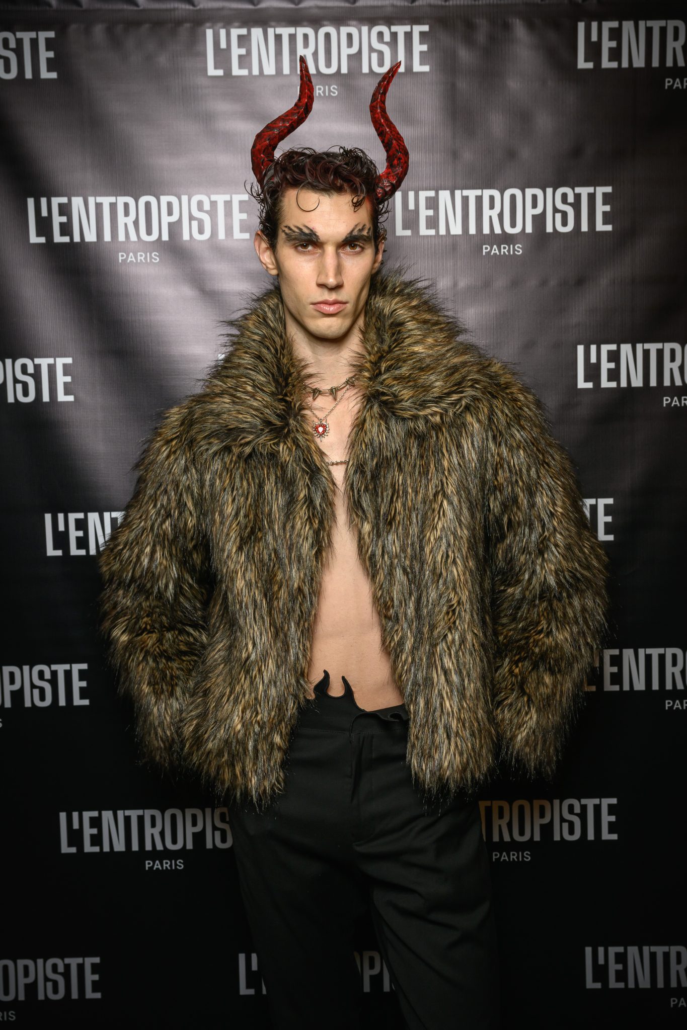  - L’Entropiste and Oniriq Magazine Reinvent Halloween with “Le Bal du Chaos”