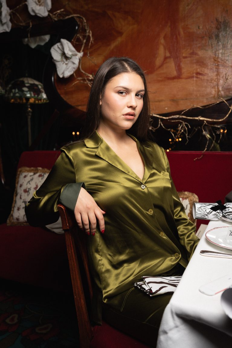  - Reformation célèbre l’ouverture de sa première boutique française chez Maxim’s