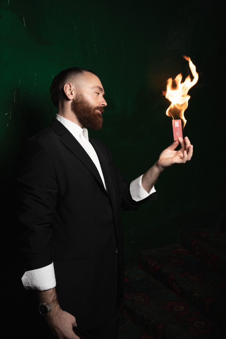 Reformation célèbre l’ouverture de sa première boutique française chez Maxim’s