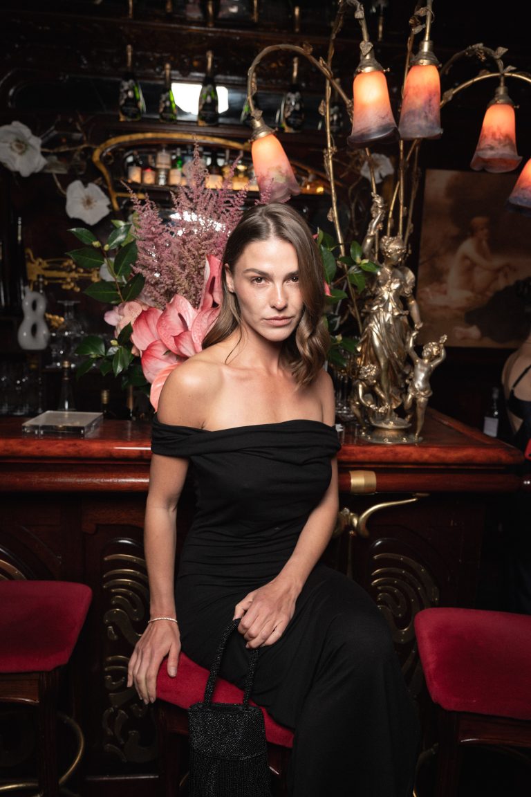  - Reformation célèbre l’ouverture de sa première boutique française chez Maxim’s