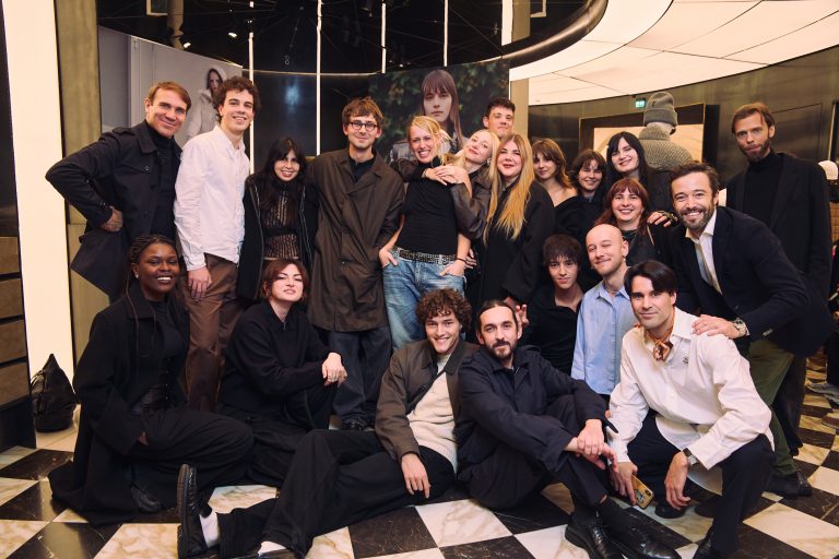 Moncler et l’Ecal réchauffent les Champs Elysées à l’occasion de Paris Photo avec l’exposition Warmer Visions