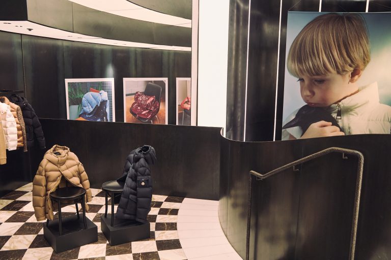 Moncler et l’Ecal réchauffent les Champs Elysées à l’occasion de Paris Photo avec l’exposition Warmer Visions