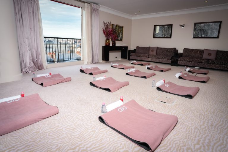 Isaac Boots enflamme le Plaza Athénée avec son bootcamp parisien