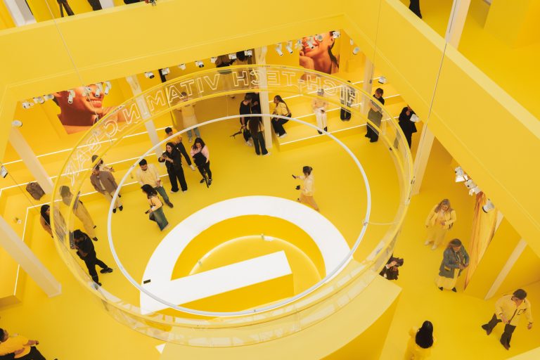 Le “High-Tech Vitamin C Bar” : Garnier fait le plein de vitamines à Paris