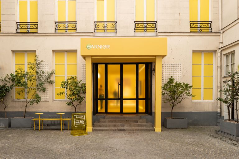 Le “High-Tech Vitamin C Bar” : Garnier fait le plein de vitamines à Paris