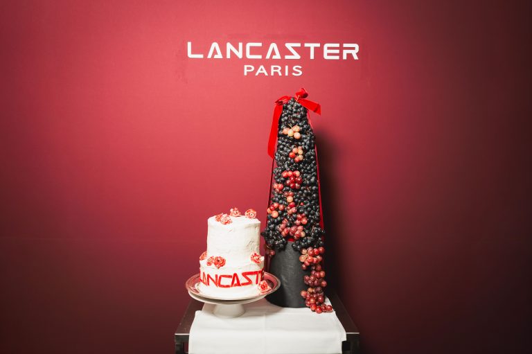 Pour Noël, Lancaster voit la vie en bordeaux