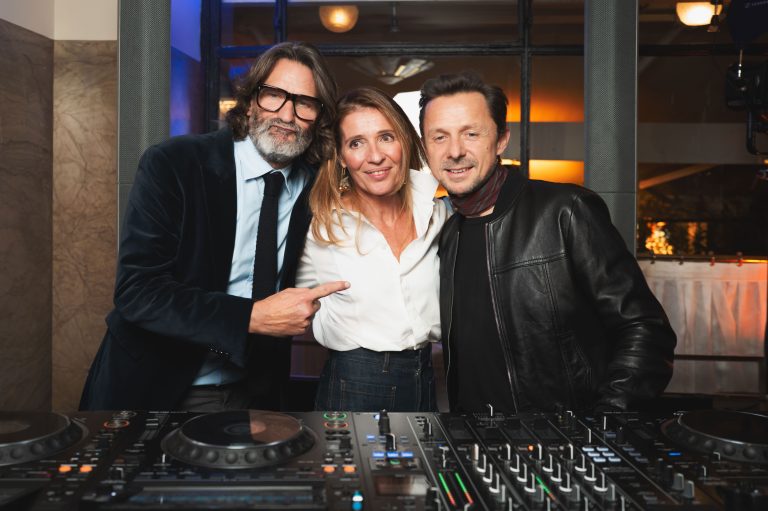  - Le Prix de Flore 2025 : littérature, champagne et beats électro au Café de Flore