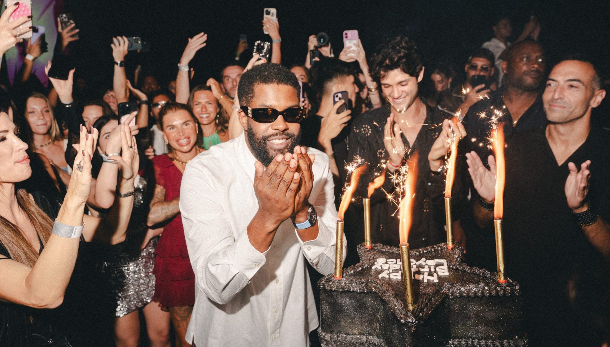  - Leon Starino Anderson célèbre son anniversaire à Ibiza avec John Dodelande