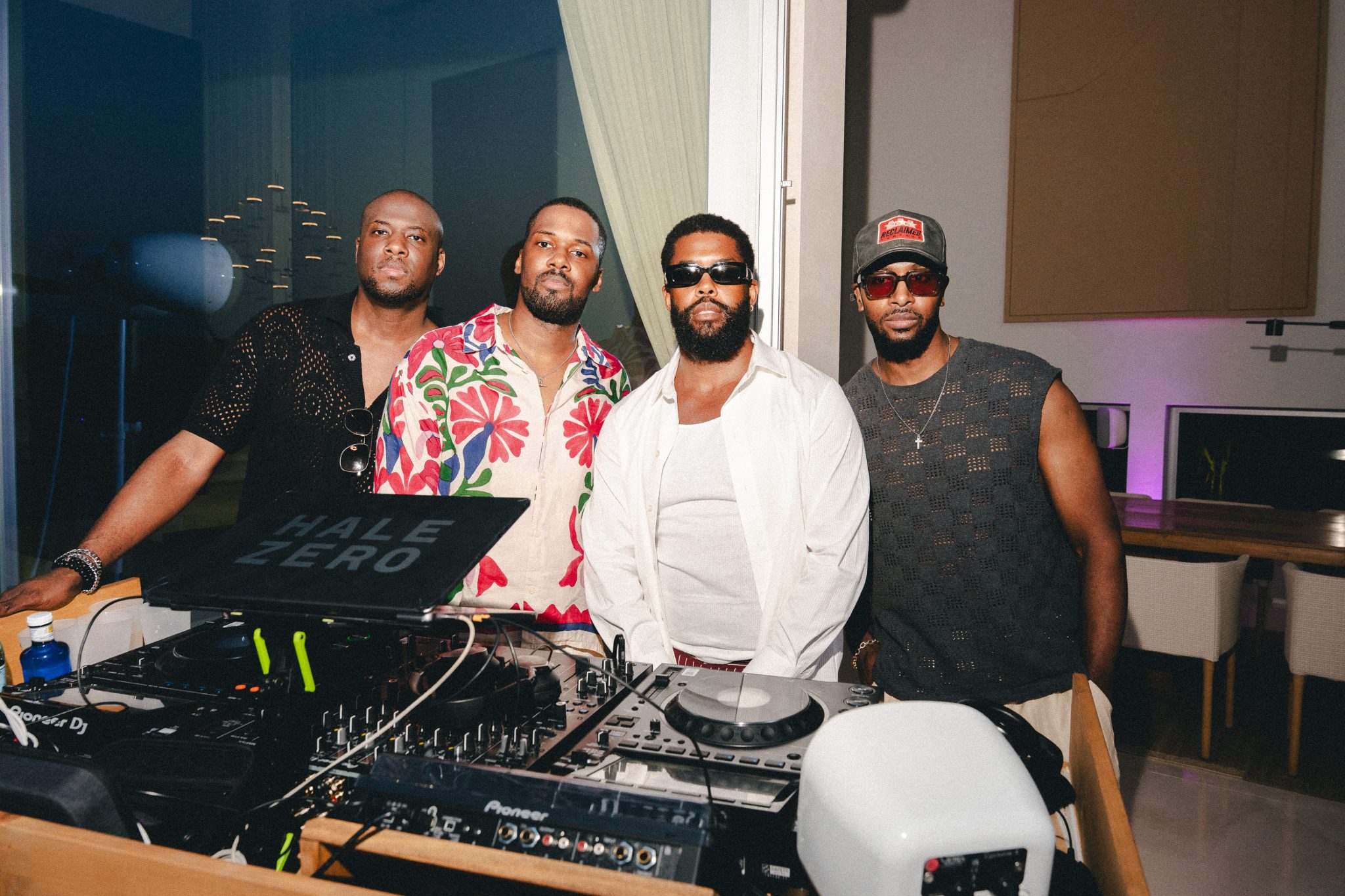  - Leon Starino Anderson célèbre son anniversaire à Ibiza avec John Dodelande