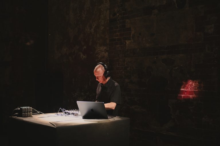  - Alle OGR Torino l’arte incontra la tecnologia tra stelle, dati e sogni elettrici