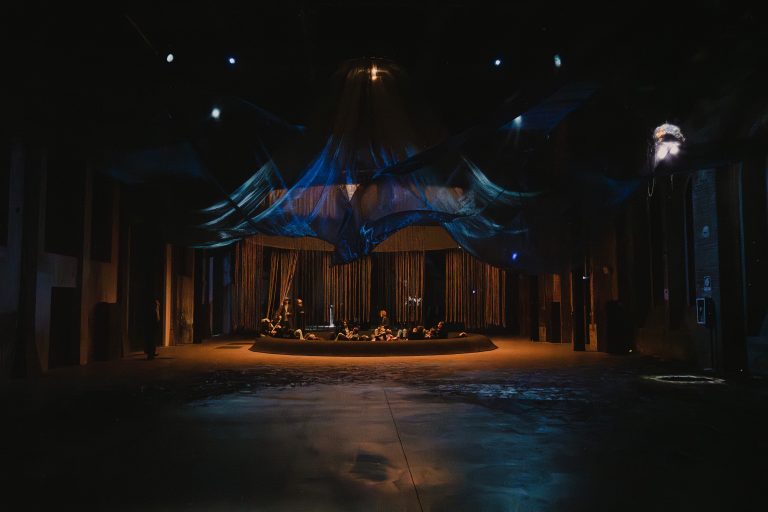 Alle OGR Torino l’arte incontra la tecnologia tra stelle, dati e sogni elettrici