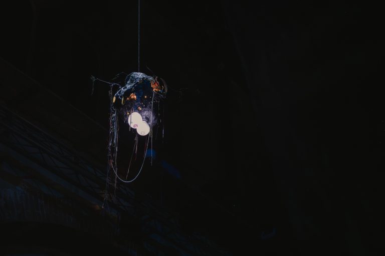 Alle OGR Torino l’arte incontra la tecnologia tra stelle, dati e sogni elettrici