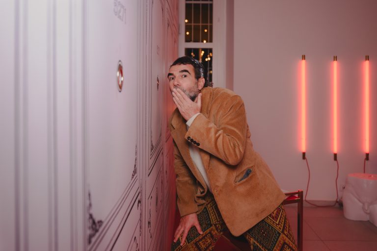  - Seletti ridisegna il Natale: tra pop visionario, icone kitsch e pura meraviglia