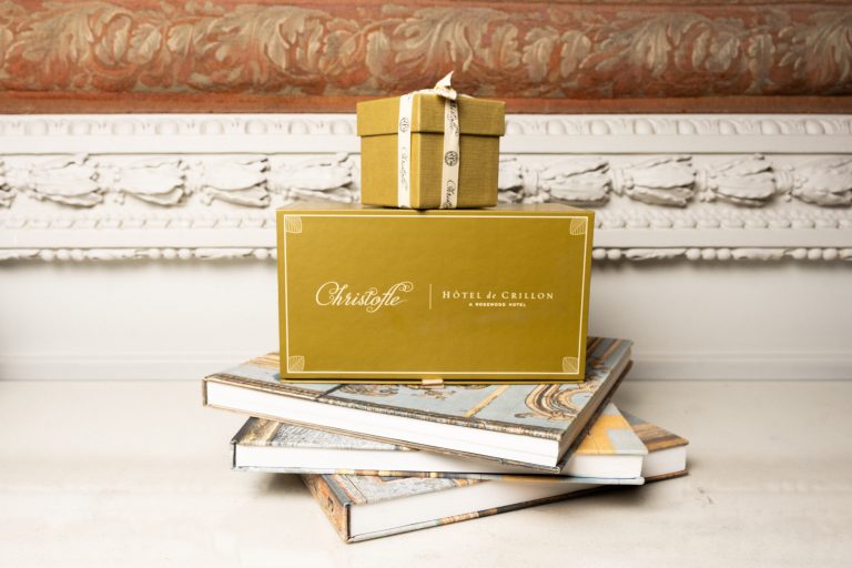 Christofle fait scintiller Noël au Crillon