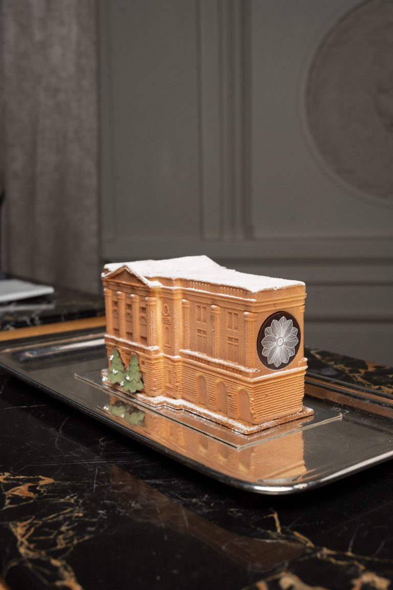 Christofle fait scintiller Noël au Crillon