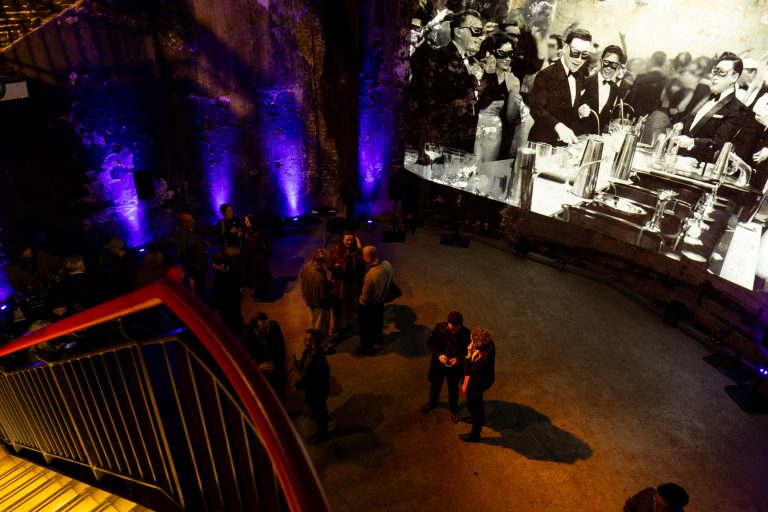 L’installation “Under the Moon” s’empare du Brunel Museum de Londres