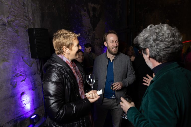 L’installation “Under the Moon” s’empare du Brunel Museum de Londres