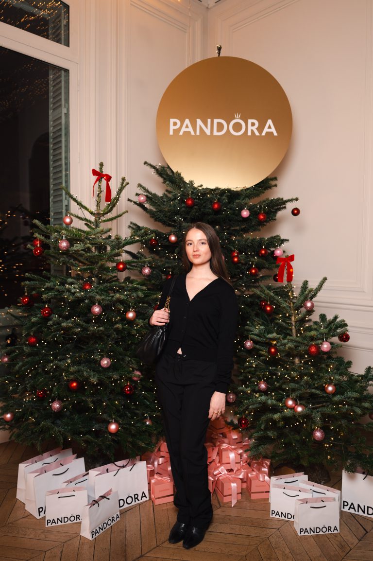  - Pandora Heralds the Holiday Season with a Christmas Dinner