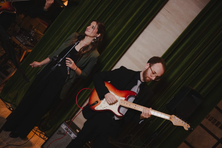 The Rome EDITION: un albero d’artista che fa vibrare le feste