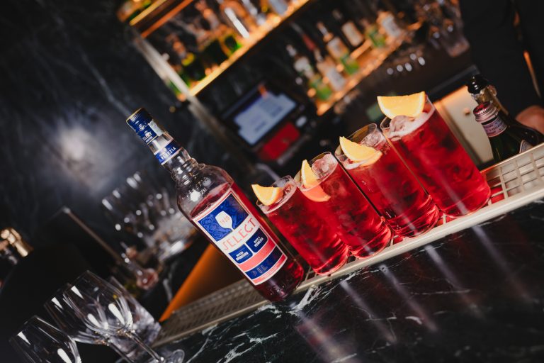 The Rome EDITION: un albero d’artista che fa vibrare le feste